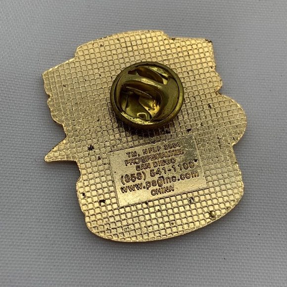 NFL Green Bay Packers vs St. Louis Rams Monday Night at Lambeau 2004 Lapel Pin - Picture 5 of 6